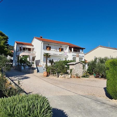 Apartman Karmen Barbat na Rabu Εξωτερικό φωτογραφία