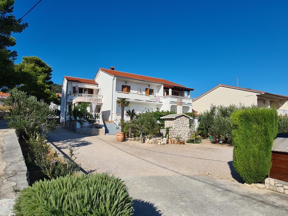 Apartman Karmen Barbat na Rabu Εξωτερικό φωτογραφία