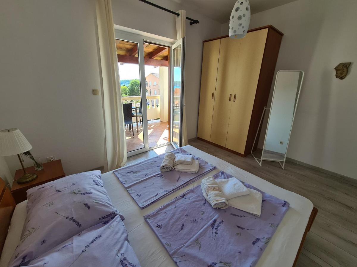 Apartman Karmen Barbat na Rabu Εξωτερικό φωτογραφία