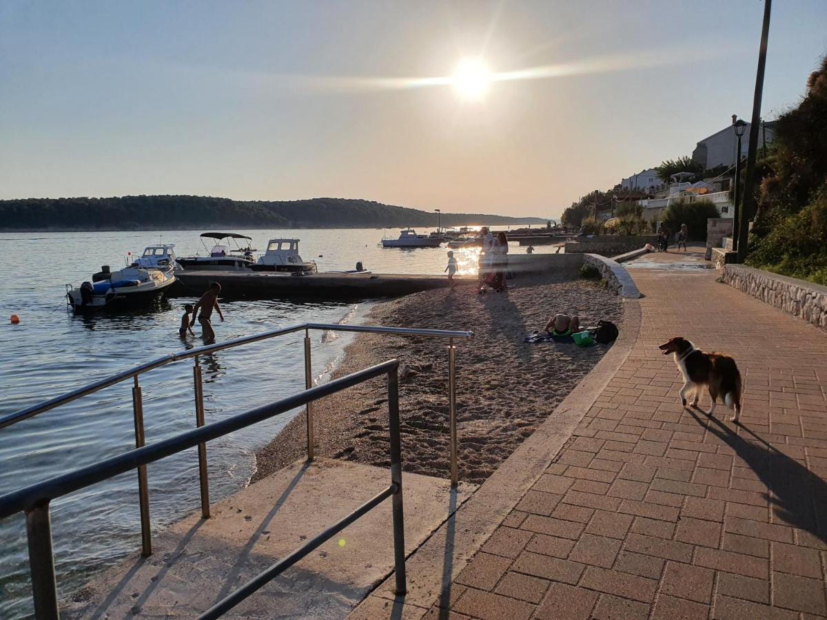 Apartman Karmen Barbat na Rabu Εξωτερικό φωτογραφία