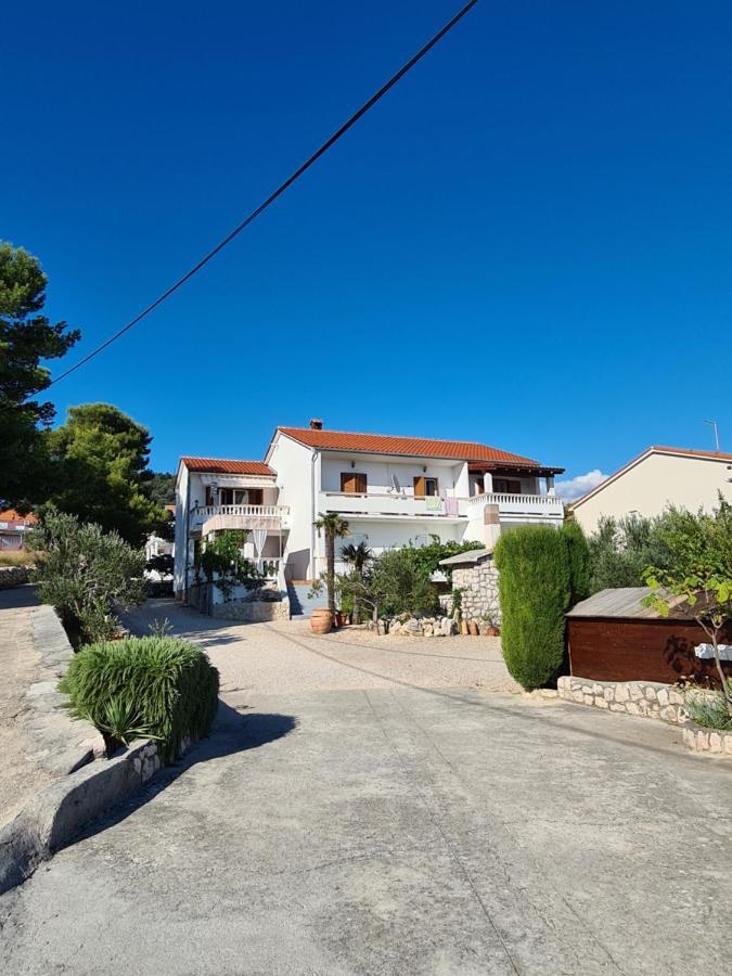 Apartman Karmen Barbat na Rabu Εξωτερικό φωτογραφία