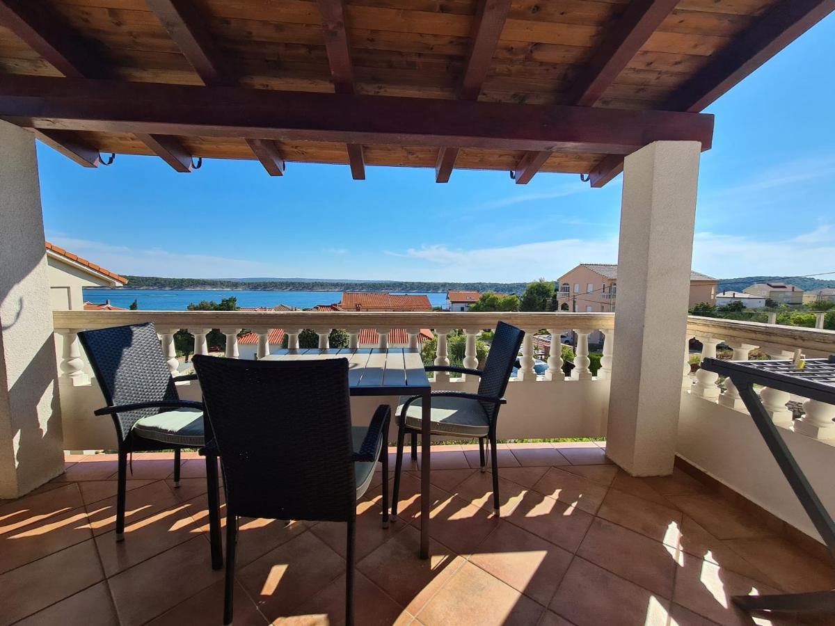 Apartman Karmen Barbat na Rabu Εξωτερικό φωτογραφία